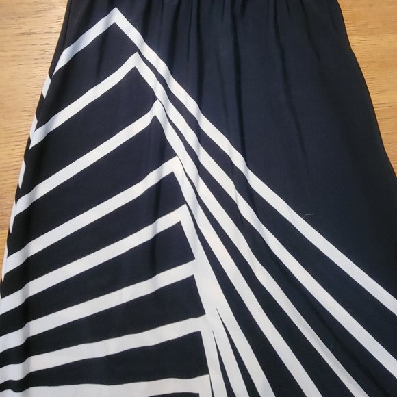 Gorgeous black and white gown - Picture 2 of 4